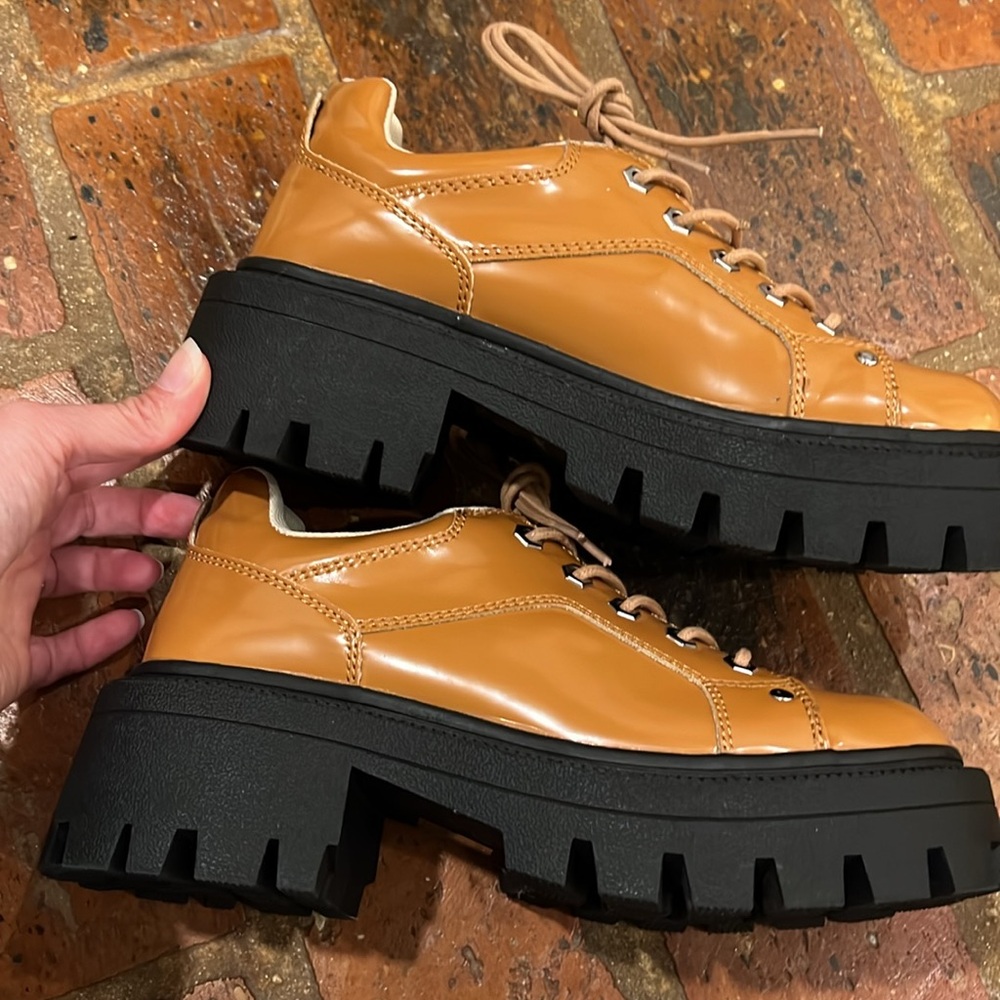 Urban Outfitters chunky Oxford shoes - Picture 4 of 12